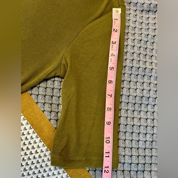 Army Green Scoop Neck Ribbed Tee Size M - Picture 4 of 8